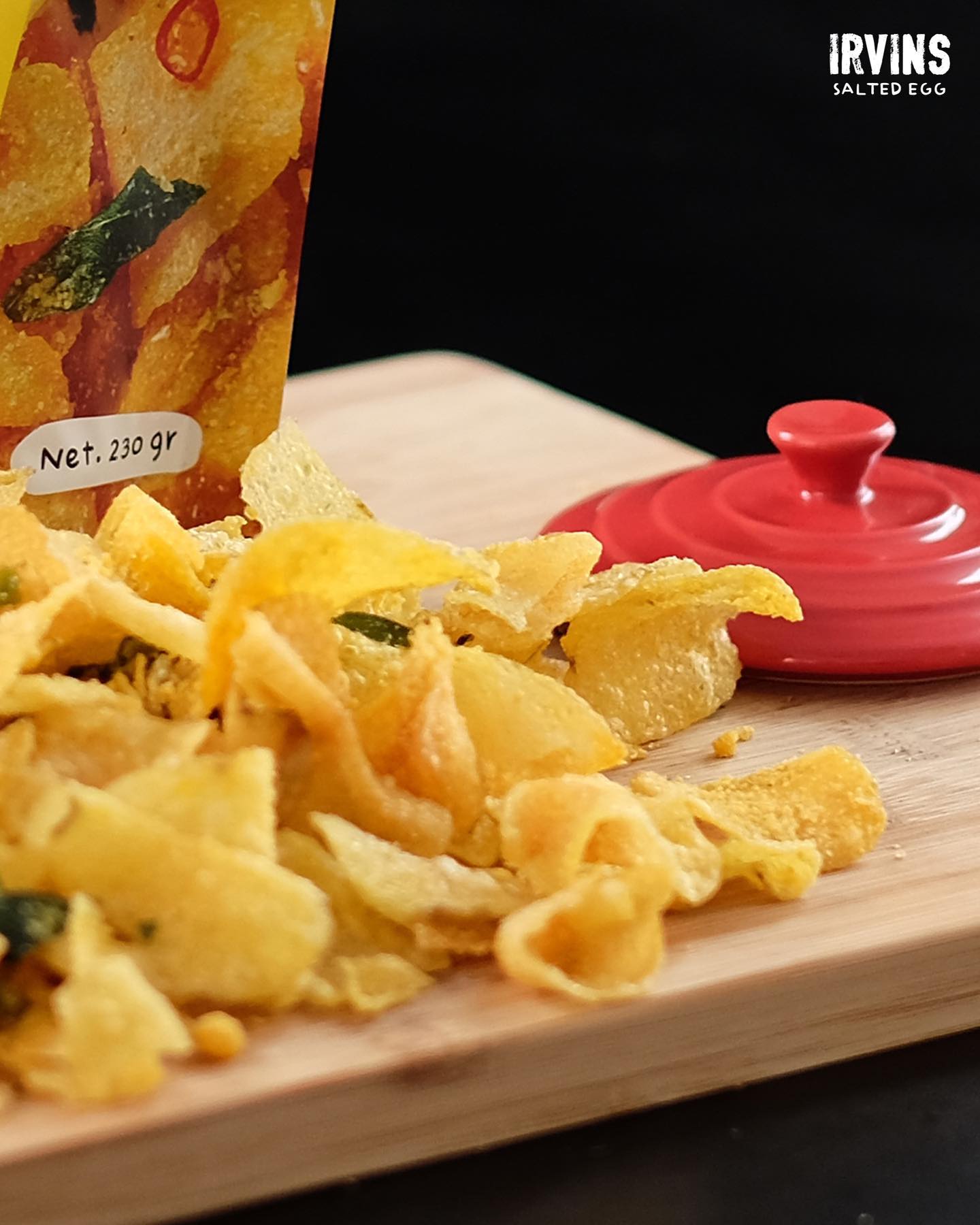 Khoai tây trứng muối 30g IRVINS - Mini Salted Egg Potato Chips 30g