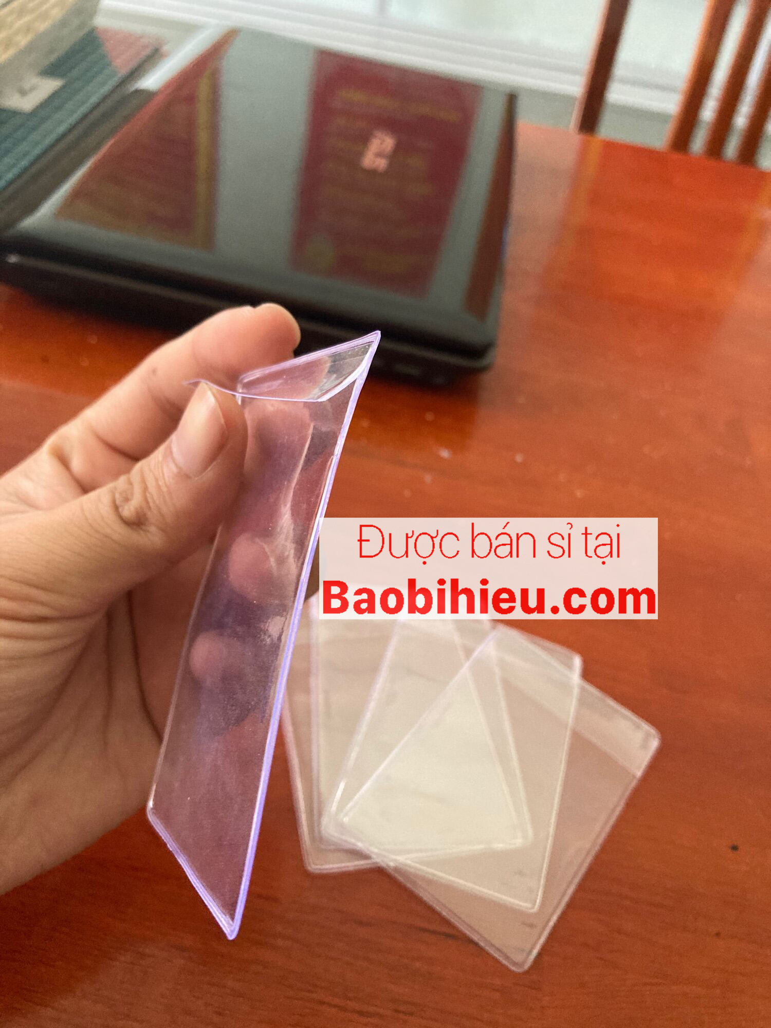 Hình ảnh Vỏ bọc thẻ căn cước bằng lái thẻ tín dụng trong suốt - Bao đựng thẻ ngân hàng nhựa dẻo trong suốt (VBT08)