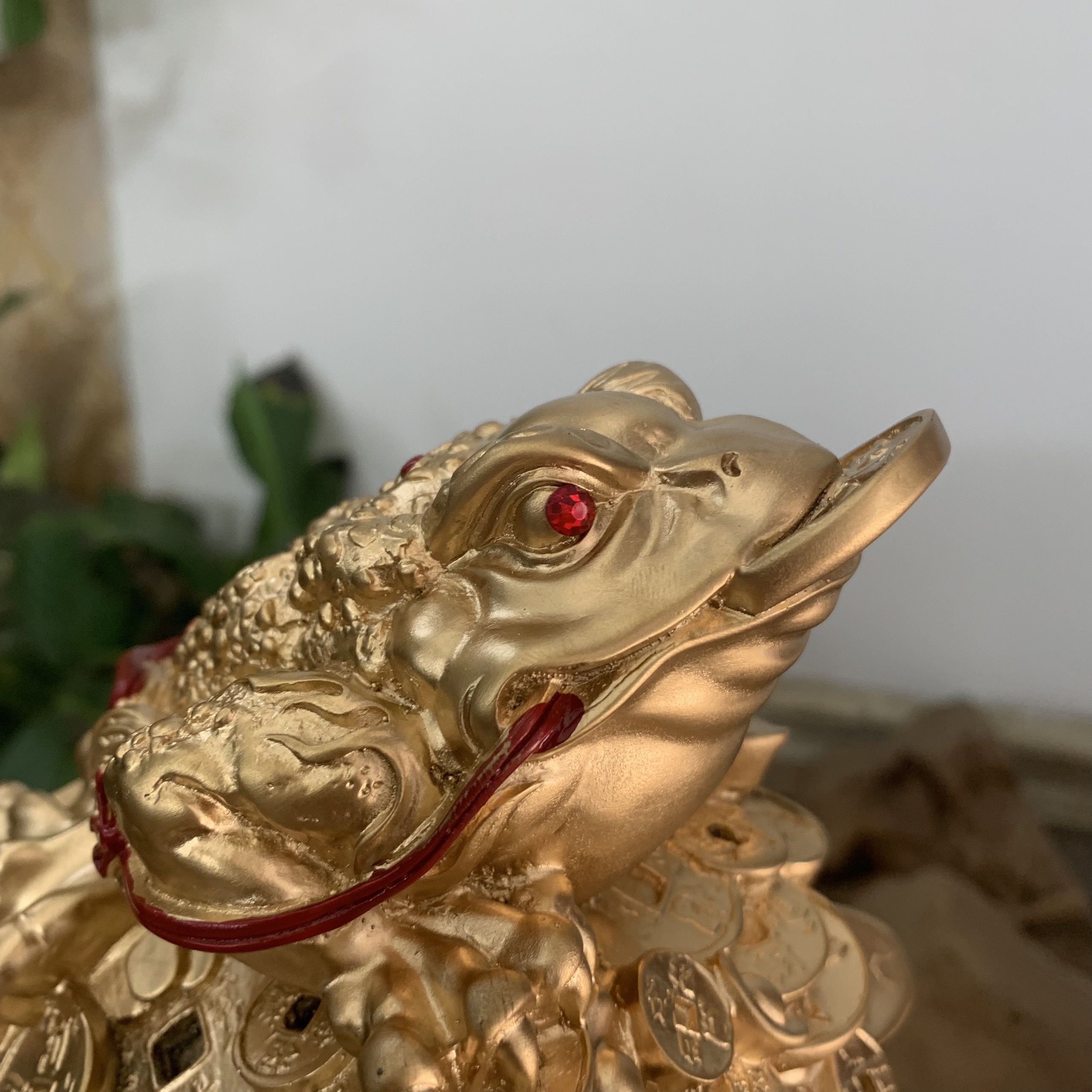 Tượng Cóc 3 chân cóc Thiềm Thừ ngậm tiền tài lộc chiêu giữ tài lộc - Chiều Cao 11cm - màu nhũ đồng