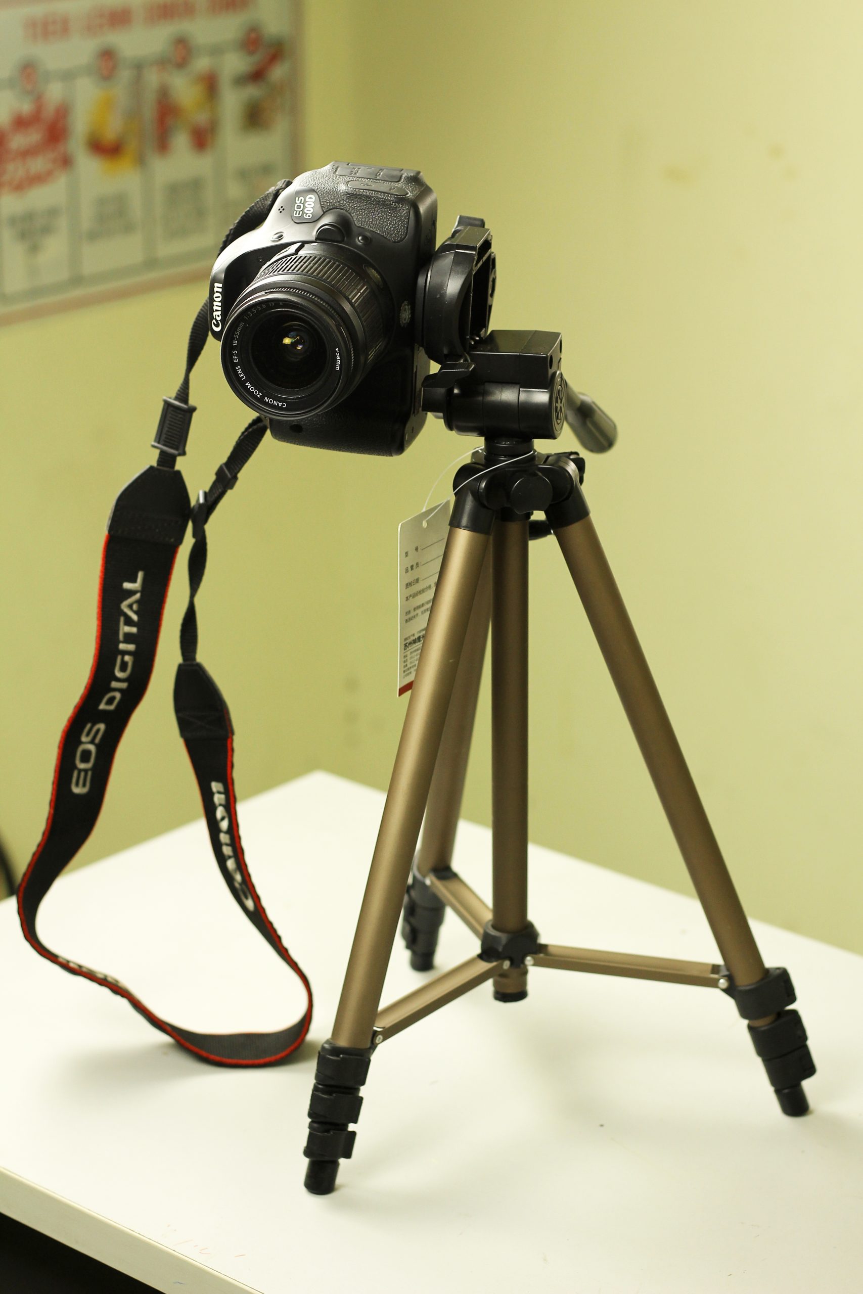 Chân tripod dành cho máy ảnh, điện thoại có kèm túi đựng, remote và kẹp điện thoại