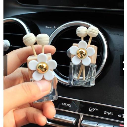 Lọ đựng khuếch tán tinh dầu ô tô cài cửa gió gắn hoa cúc xinh xắn - Hoàng Đông Shop.