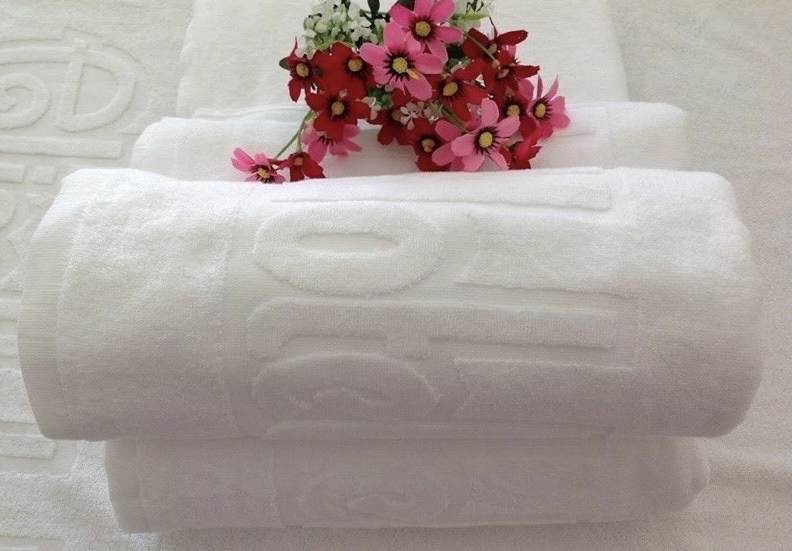 Khăn tắm trắng khách sạn logo 70x140cm, xuất dư, 450g