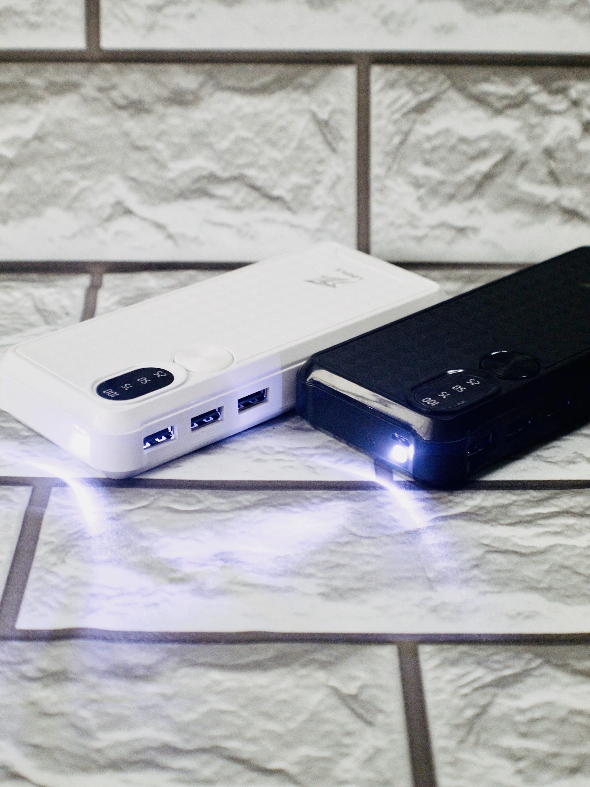 Pin Sạc Dự Phòng 10000mAh LINRUI LR006 Màn Hình LED Hiển Thị Pin, 3 Cổng USB - Hàng Chính Hãng