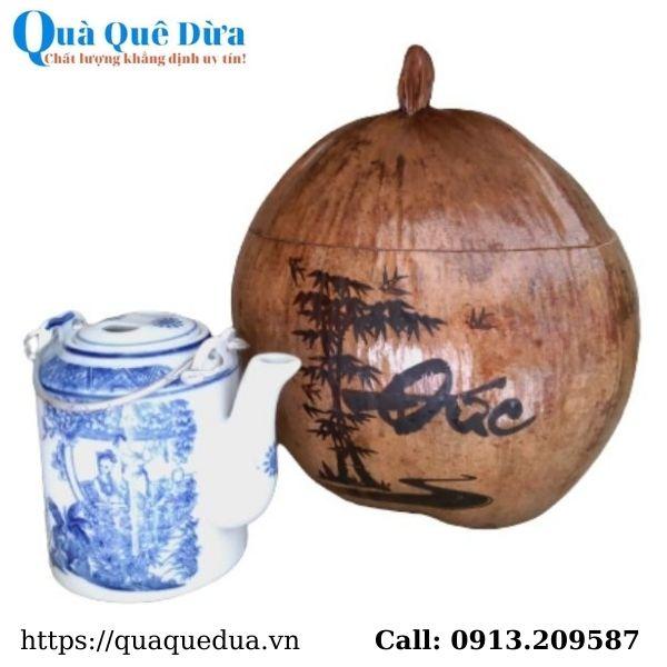 Vỏ Giữ Ấm Bình Trà Trái Dừa Hoa Văn Lồng Chữ Đức Và Bình Trà 400 - 950ml - Sản Phẩm Được Sản Xuất Tại Bến Tre