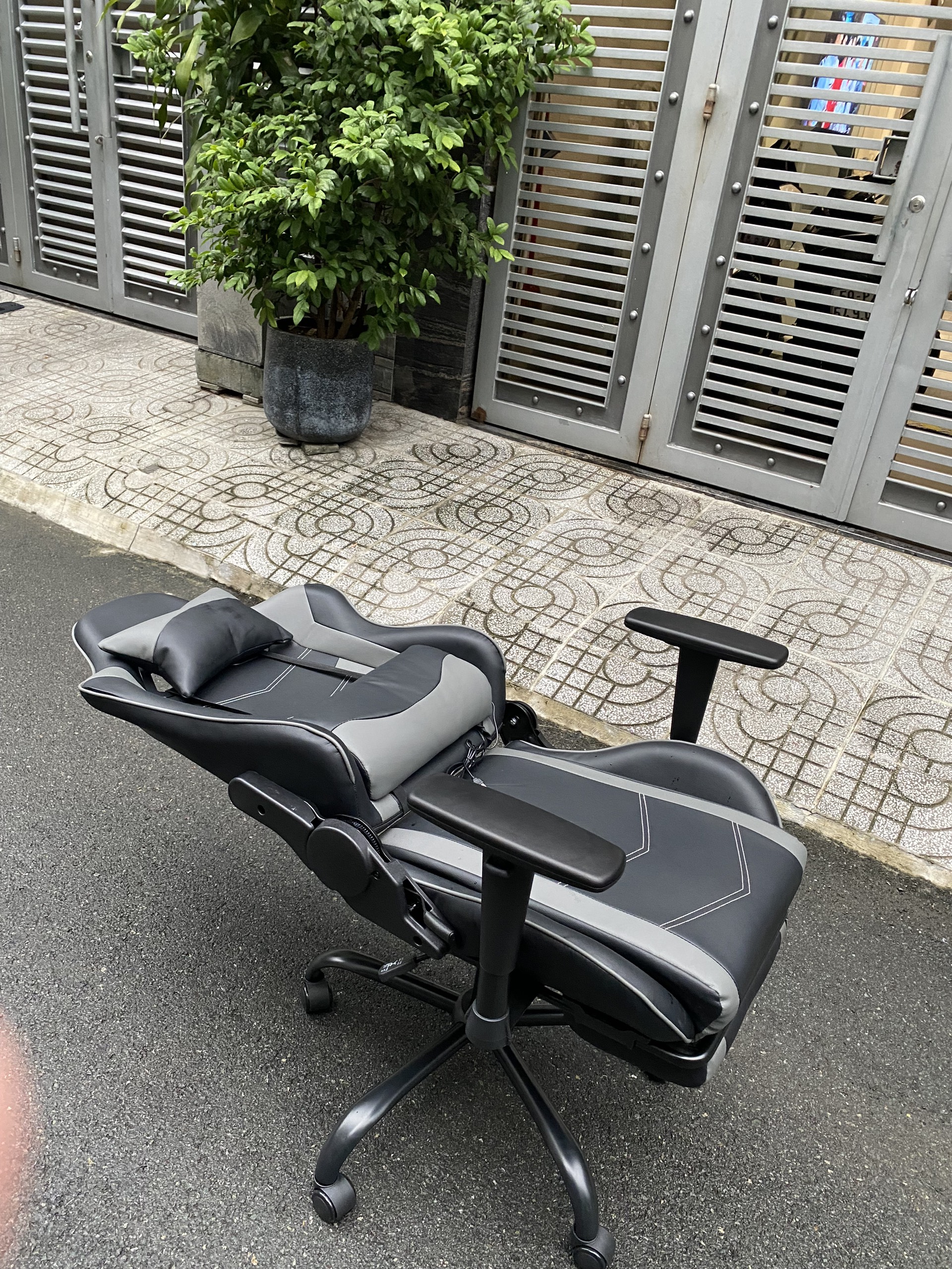 Ghế game dành cho game thủ ngả lưng thư giãn có gối massage AMA-MA007 PLUS-GRAY