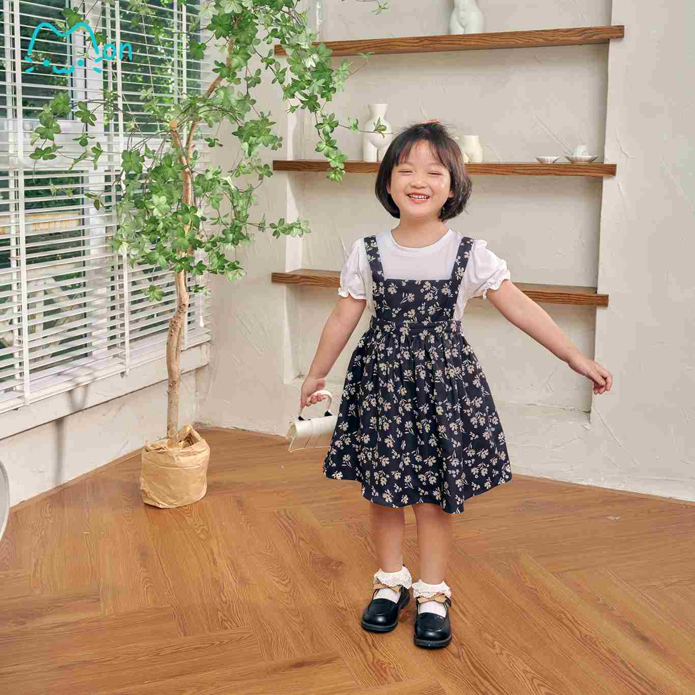 Váy hai dây cho bé gái, váy hè bé gái hai dây, chất liệu nhung tăm rất sang phù hợp đi học đi chơi MonBabies CVG22W03