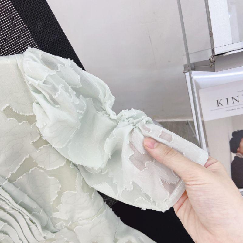 Đầm xếp ly ngực phối cúc ngọc