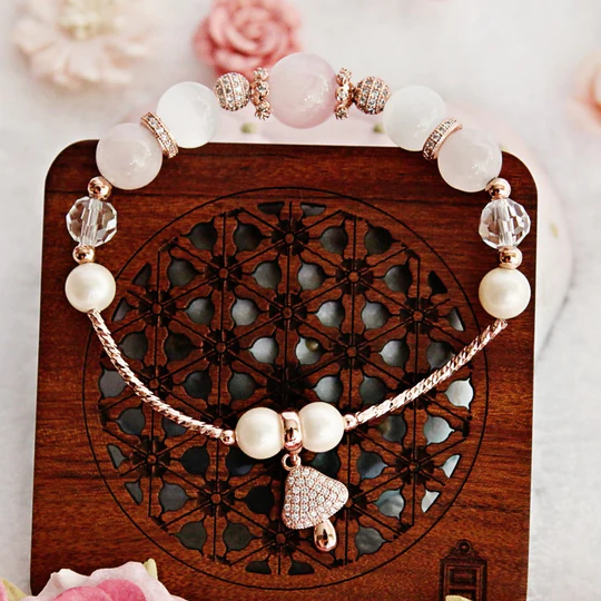 Vòng Đeo Tay Thạch Anh Hồng Floral Knots Với Nhiều Loại Đá Cao Cấp Cùng Hạt Charm Hình Nấm