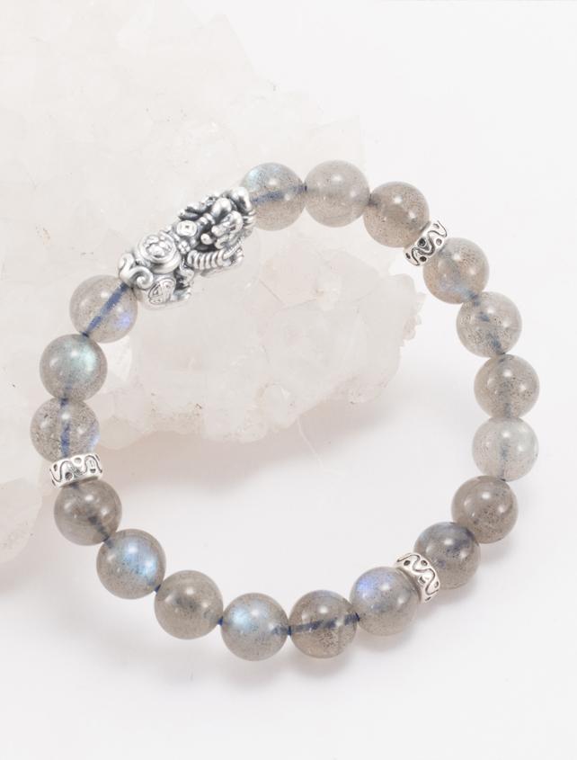 Vòng Đá Xà Cừ Xám Ánh Xanh Phối Charm Bạc Ngọc Quý Gemstones