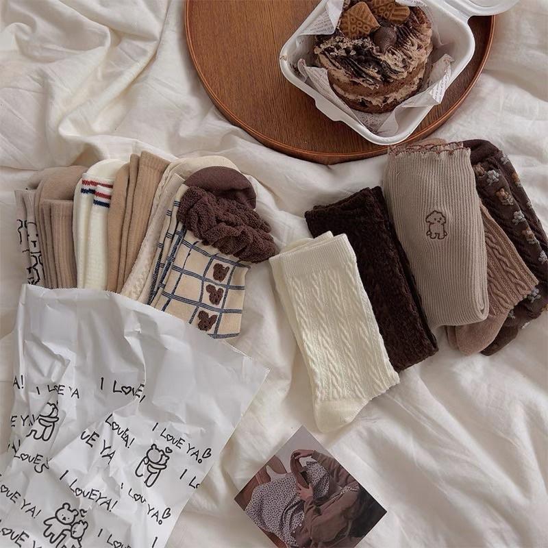 Tất nữ cổ cao Vintage thêu hoạ tiết phong cách Hàn Quốc dày dặn thấm hút tốt - Vớ cotton tone Nâu cổ điển
