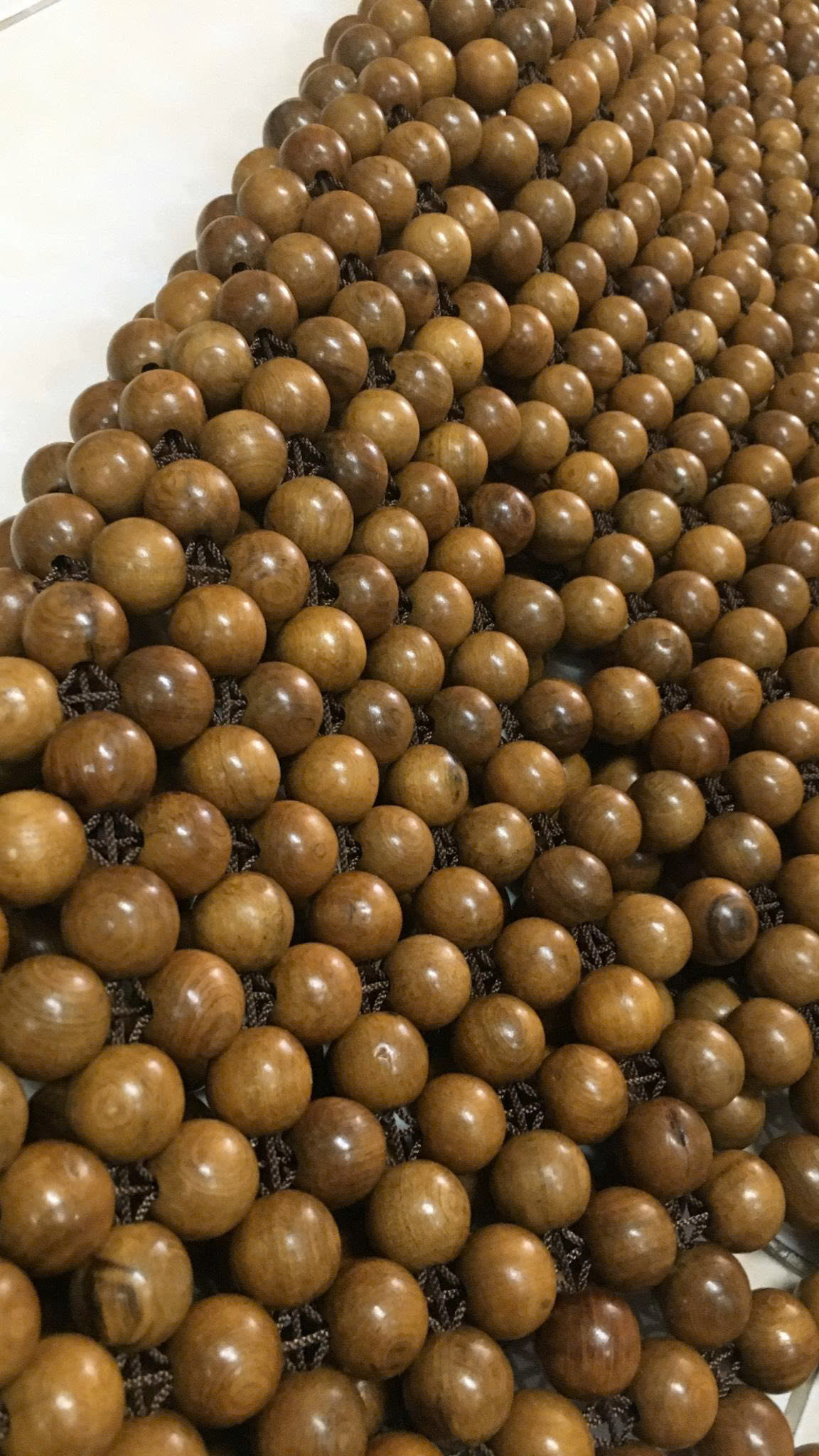 Đệm Lót Ghế Xe Ô Tô Hạt Gỗ Bách Xanh Cao Cấp Hạt 1.8cm