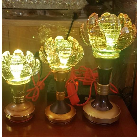 Cặp Đèn cánh sen pha lê đổi màu, chân đồng cao cấp