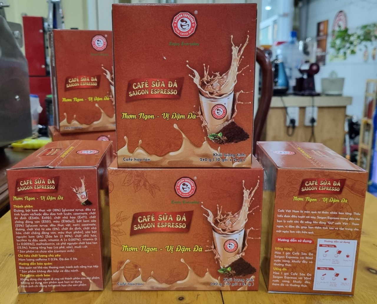 Cà phê sữa đá Saigon Espresso hòa tan, HỘP GIẤY 10 gói, 24g/gói. KLT : 240g/Hộp