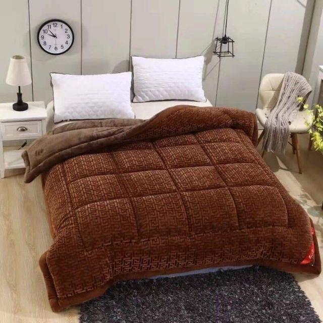 Chăn lông cừu chữ vạn in 3d nặng 3kg