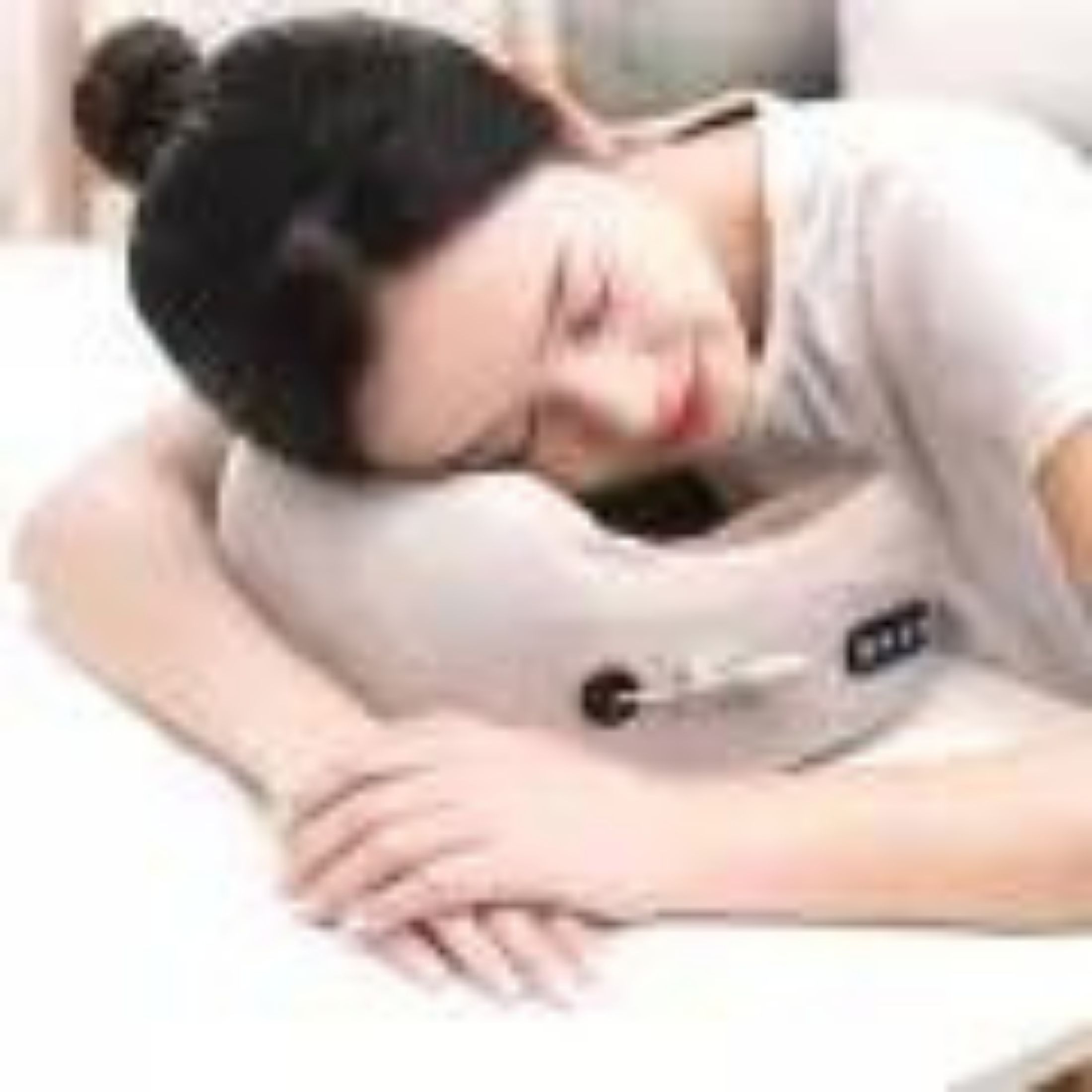 Gối massage cổ vai gáy đa năng hình chữ U - Gối mát xa hồng ngoại xoa bóp vùng cổ vai gáy, giảm đau hiệu quả - Máy massage cổ đa năng hình chữ U 2 phiên bản thông minh nhất - Gối Massage trị liệu kiêm gối ngủ tiện lợi