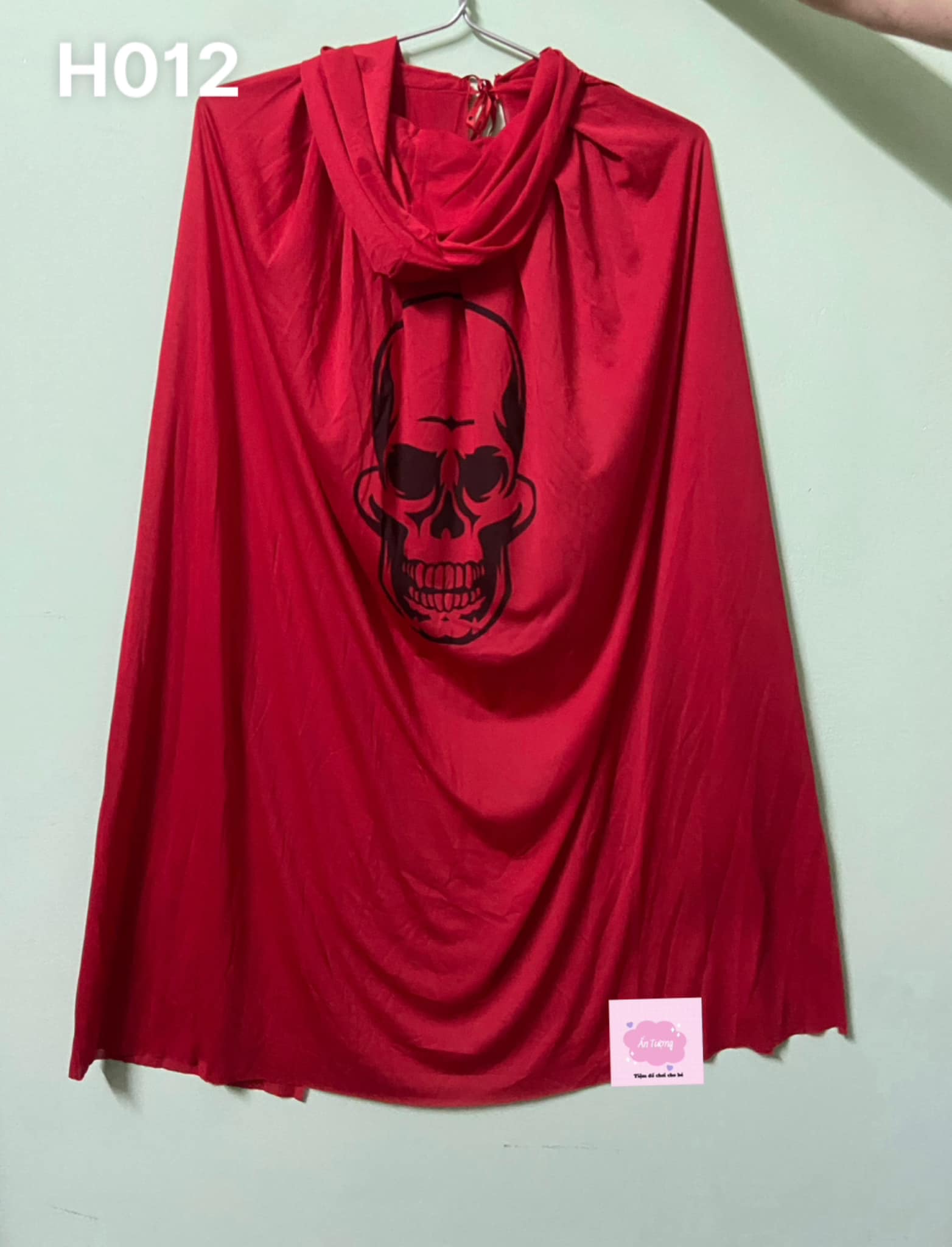 Áo choàng Halloween hoạ tiết đầu lâu
