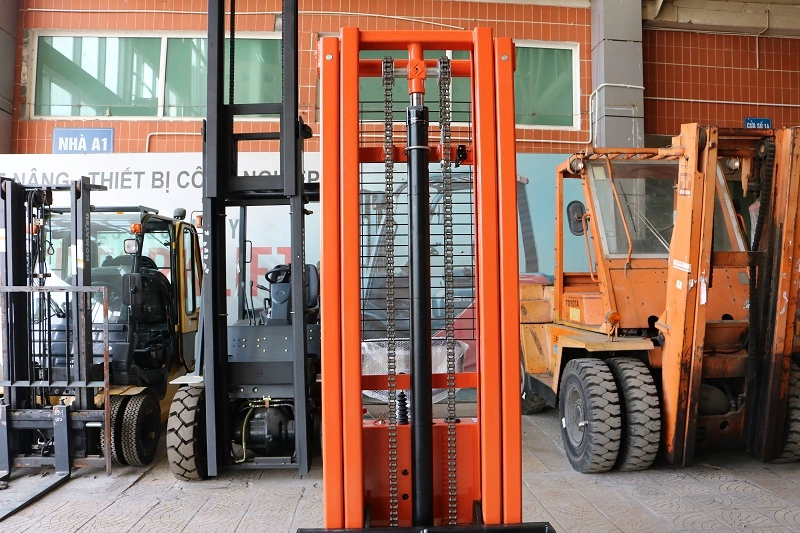 Xe nâng hàng bán tự động 1.5 tấn Semi Stacker hiệu EP Interlift, chiều cao nâng 3000mm