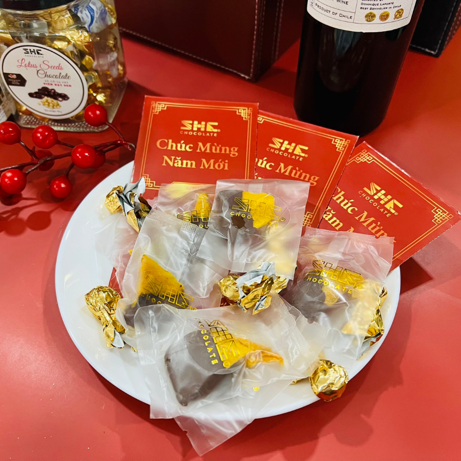 Bộ quà Trăng Cười Đỏ - 2 bánh trung thu socola - SHE Chocolate  - Quà tặng sức khỏe tặng người thân - Trung thu 2023