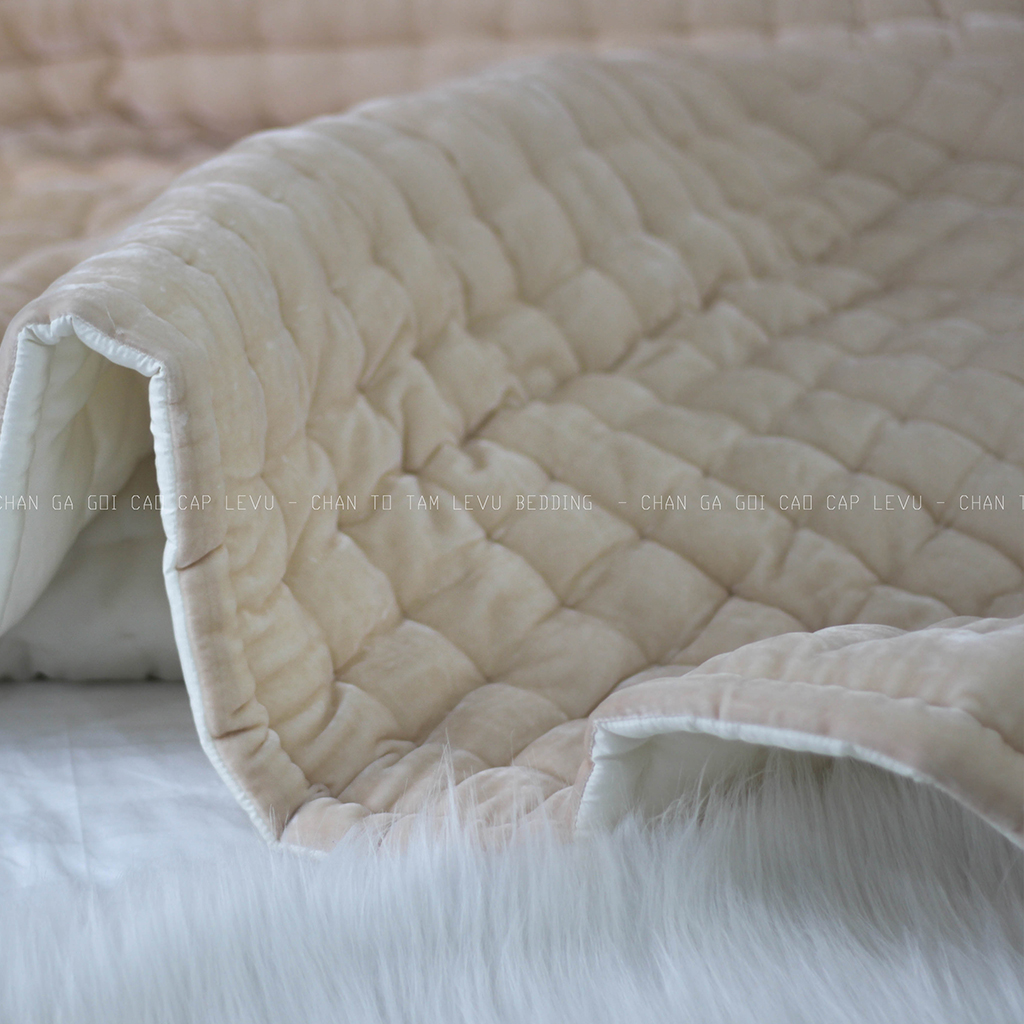 Chăn Nhung Lụa Chần Bông Điều Hòa Cao Cấp Dùng Bốn Mùa - Chăn Khâu Sa Hạt Màu Ivory I Silk Velvet Blanket