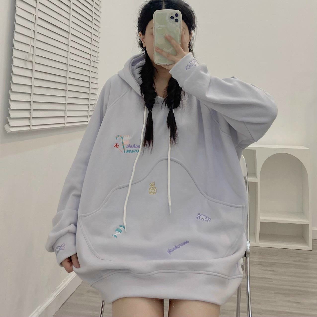 Áo Hoodie Nỉ Bông Túi Lạ Mắt Chữ Thêu HOUSE Unisex, Áo Hoodie nỉ thêu " ECKOK HOUSE " / form rộng unisex (Ảnh shop tự chụp), Áo khoác HOODIE MÀU ĐỎ thêu chữ vải nỉ lót bông form rộng khoác ngoài unisex nam nữ