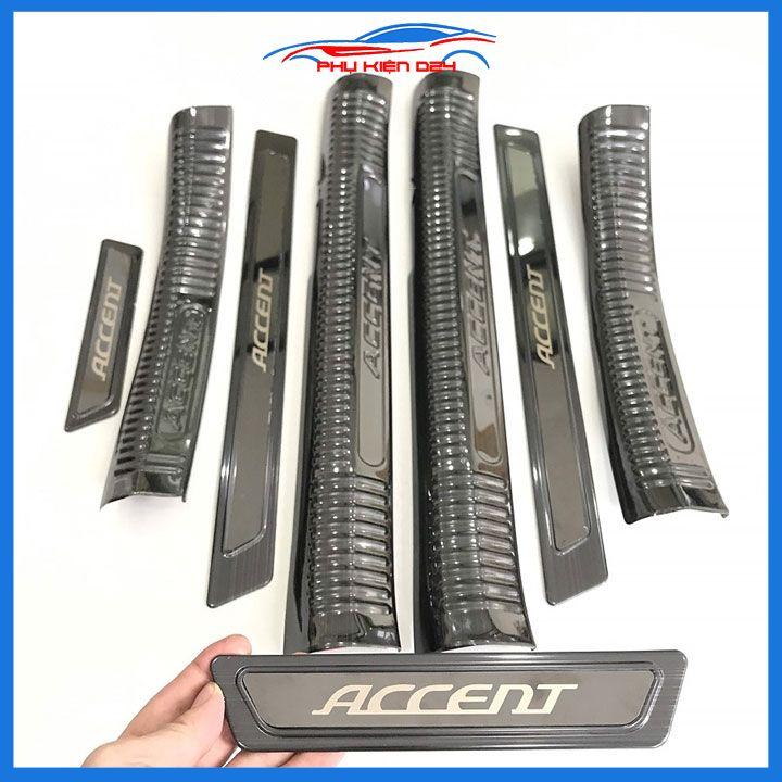 Bộ ốp bậc cửa trong ngoài nẹp bước chân Accent 2018-2019 vân Titan chống trầy trang trí xe