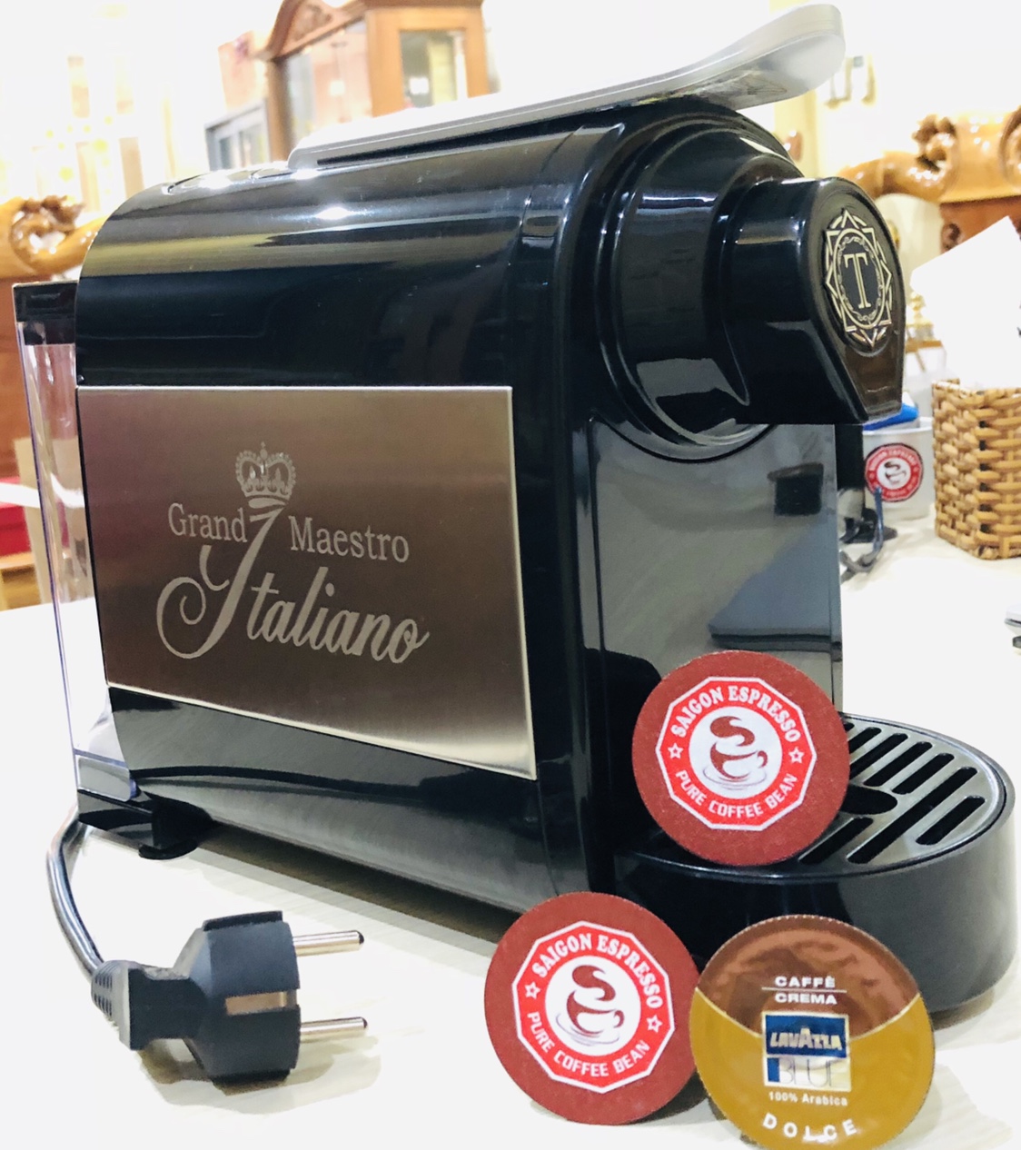 Cà phê viên nén Relax Blend - Saigon Espresso, Loại Viên nén lớn = 10g/viên . Viên nén café tương thích với máy Lavazza Blue, cho ra 1 ly cà phê Epresso chất lượng, thơm ngon, vị đậm đà, lớp crema dày .