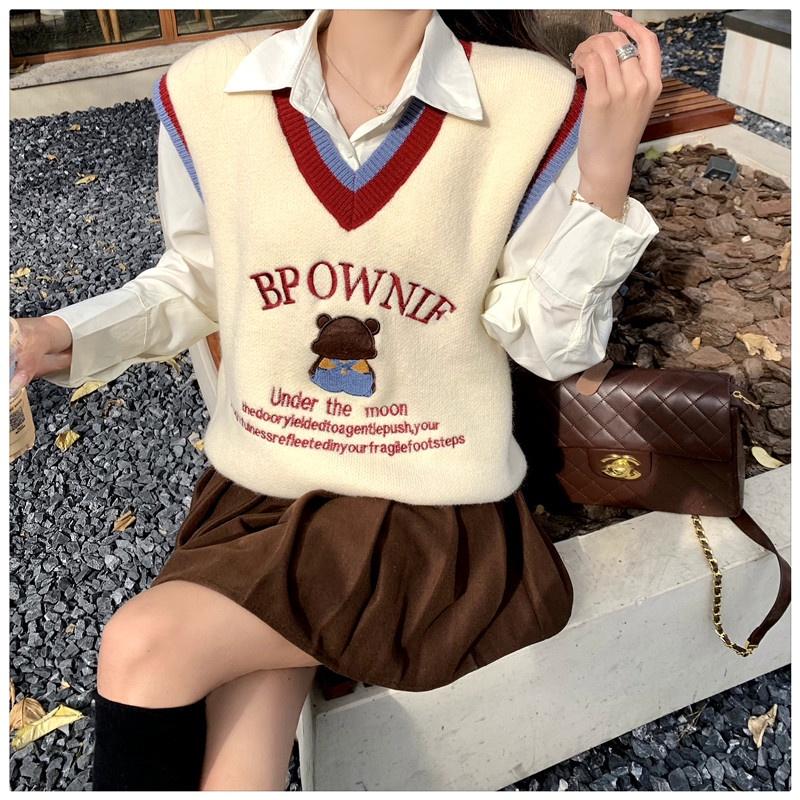 Hàng Sẵn_ Áo Gile nữ dệt kim cổ V in gấu BROWNIE Hadu shop