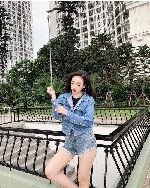 Áo khoác jeans nữ phong cách