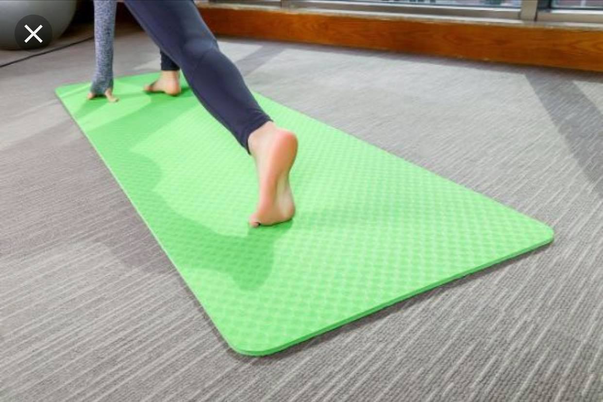 Thảm Tập Yoga Mat 6mm 1 lớp tặng kèm túi đeo chéo.