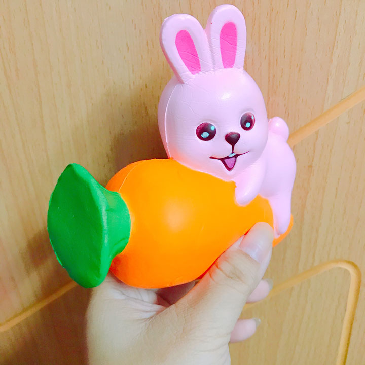 Squishy thỏ ôm carrot quà tặng cho bé