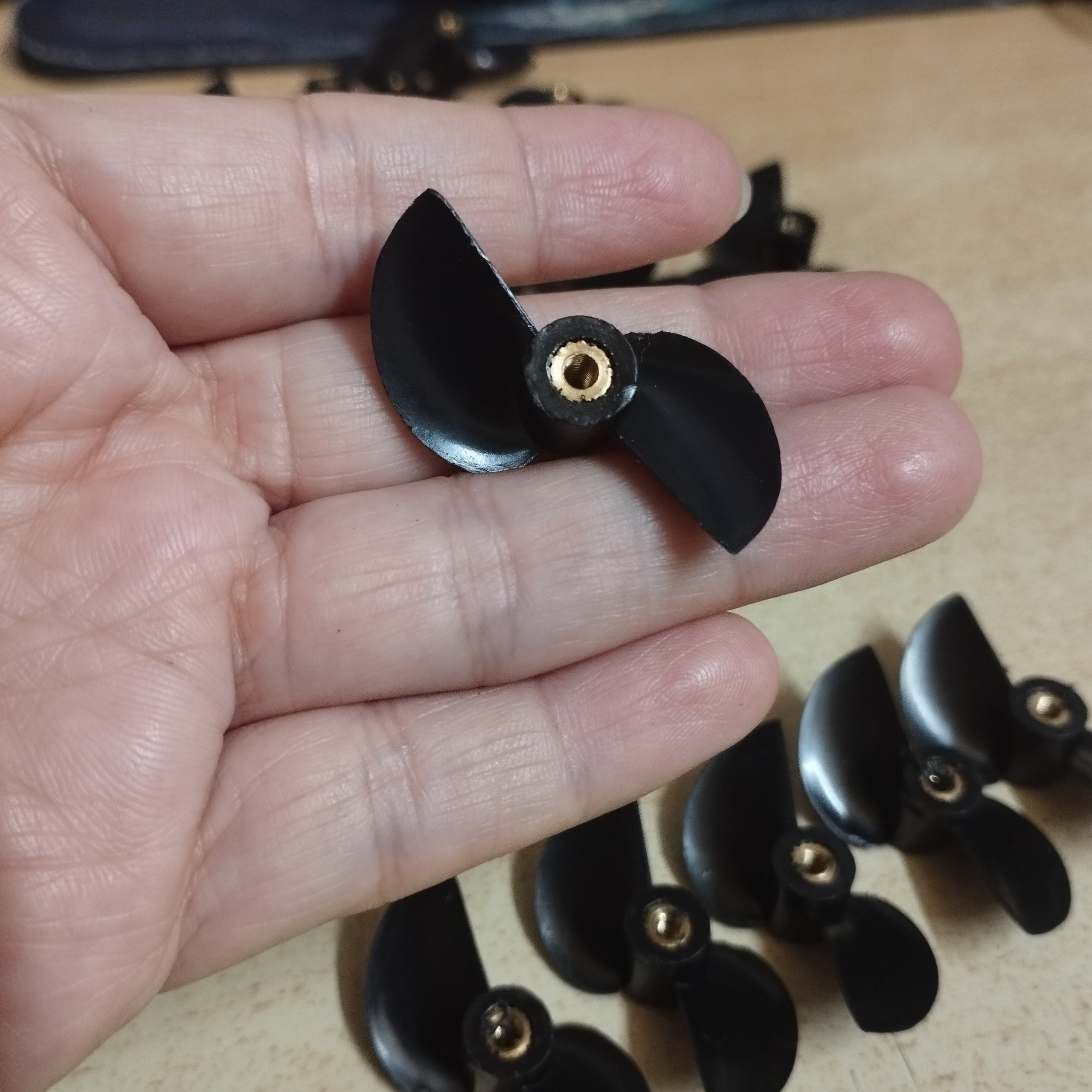 Chân vịt có ren xoắn đường kính 36mm trục 3mm dùng để thay thế hoặc chế tạo