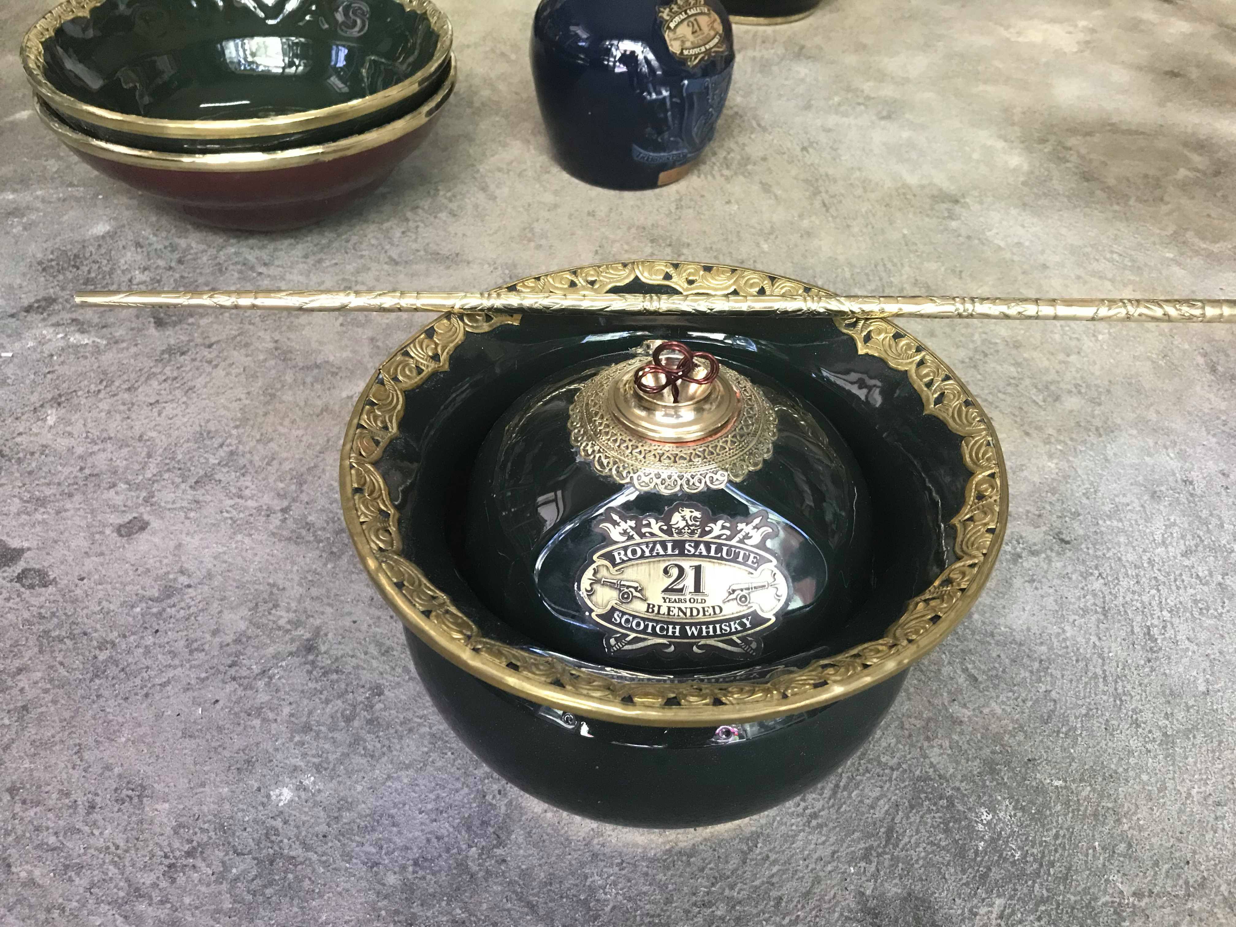 Bát dáng thắt chivas 21 bọc đồng màu lam