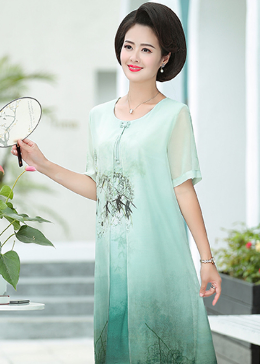 Váy trung niên chất liệu lụa voan thiết kế cao cấp kiểu dáng suông cách điệu cổ tròn tay ngắn họa tiết thủy mặc màu xanh ngọc A53