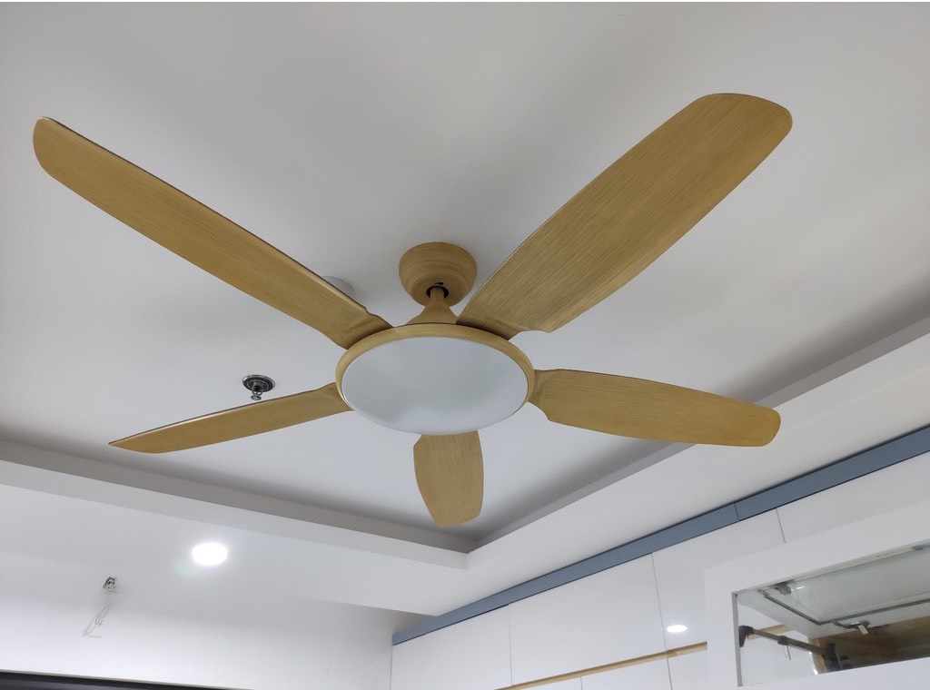Quạt trần đèn động cơ DC 6 tốc độ gió cực mát, có điều khiển từ xa cầm tay và hẹn giờ, quạt vừa trang trí sang trọng mát
