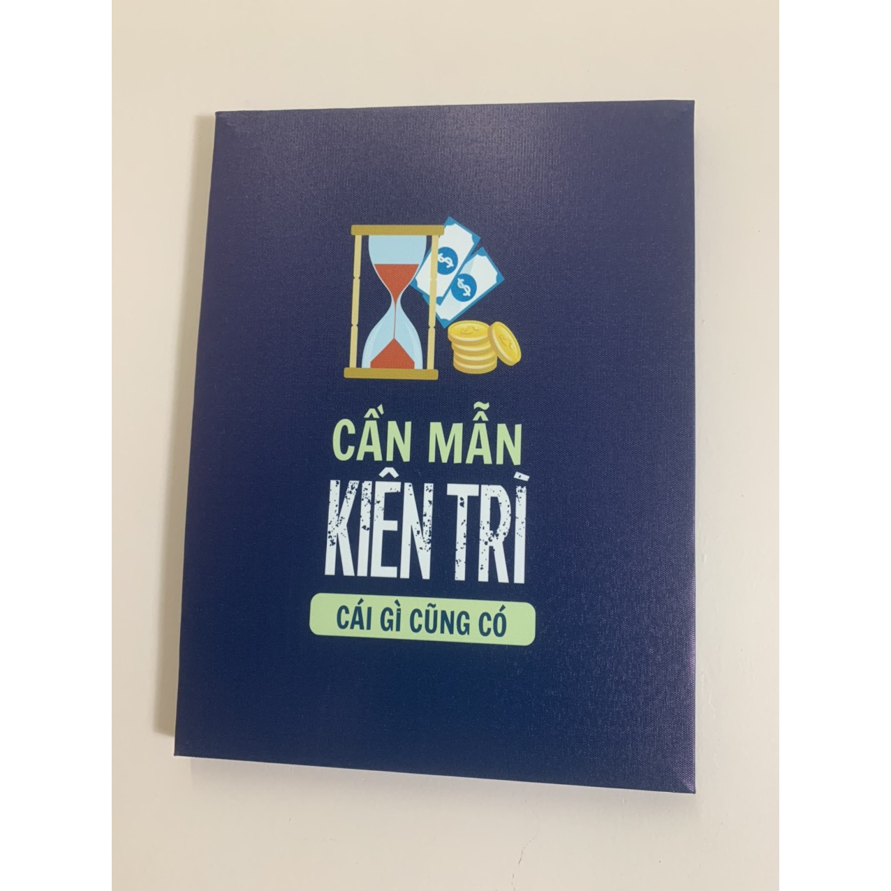 Tranh khẩu hiệu '' Cần mẫn kiên trì cái gì cũng có ''