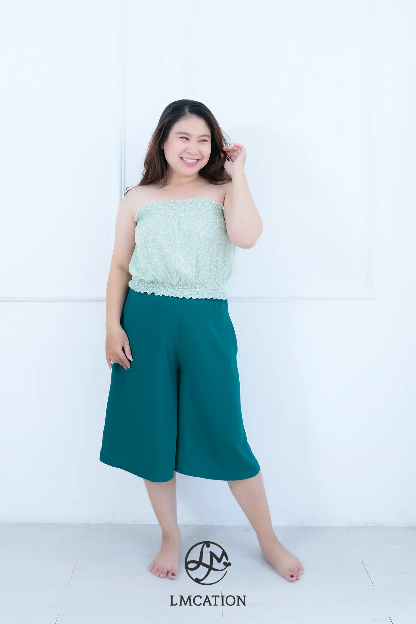 Đồ Bộ Mặc Nhà LMcation - Áo ống Carol màu hoa nhí xanh cốm &amp; Quần váy lửng Vera màu xanh lá cây