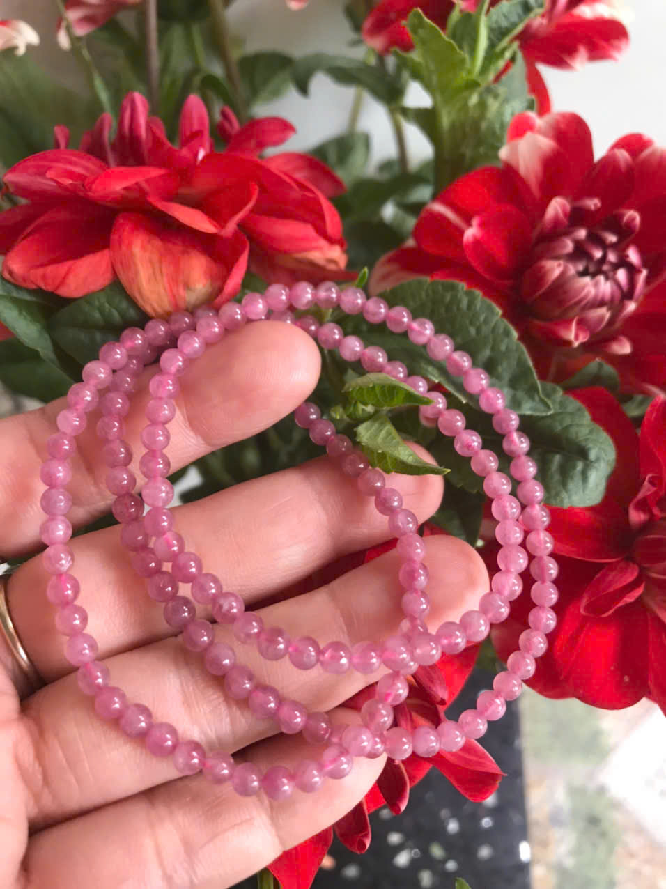 Chiếc Vòng Tay Chuỗi Quấn 3 Vòng Đá Tourmaline Hồng Tự Nhiên Đẹp Size hạt 4mm Nữ mệnh Hỏa và mệnh Thổ đeo xinh tay may mắn ạ