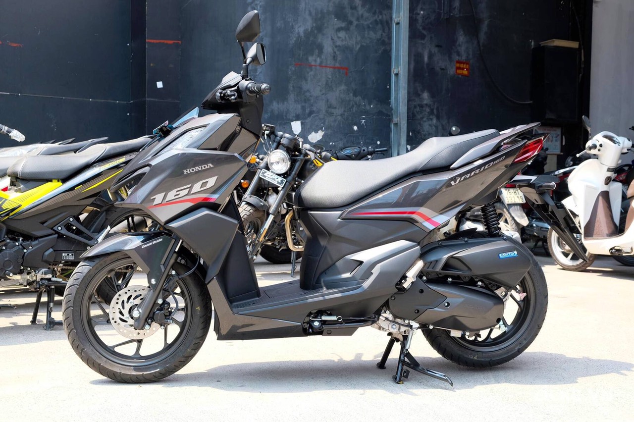ỐP MÃO DÙNG CHO XE VARIO 160 - VARIO 2022 2023 CACBON