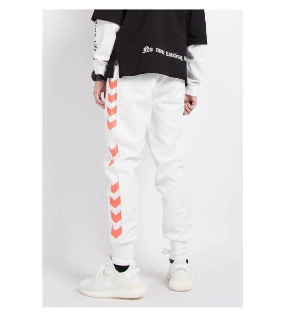 Quần joogger nỉ in mũi tên