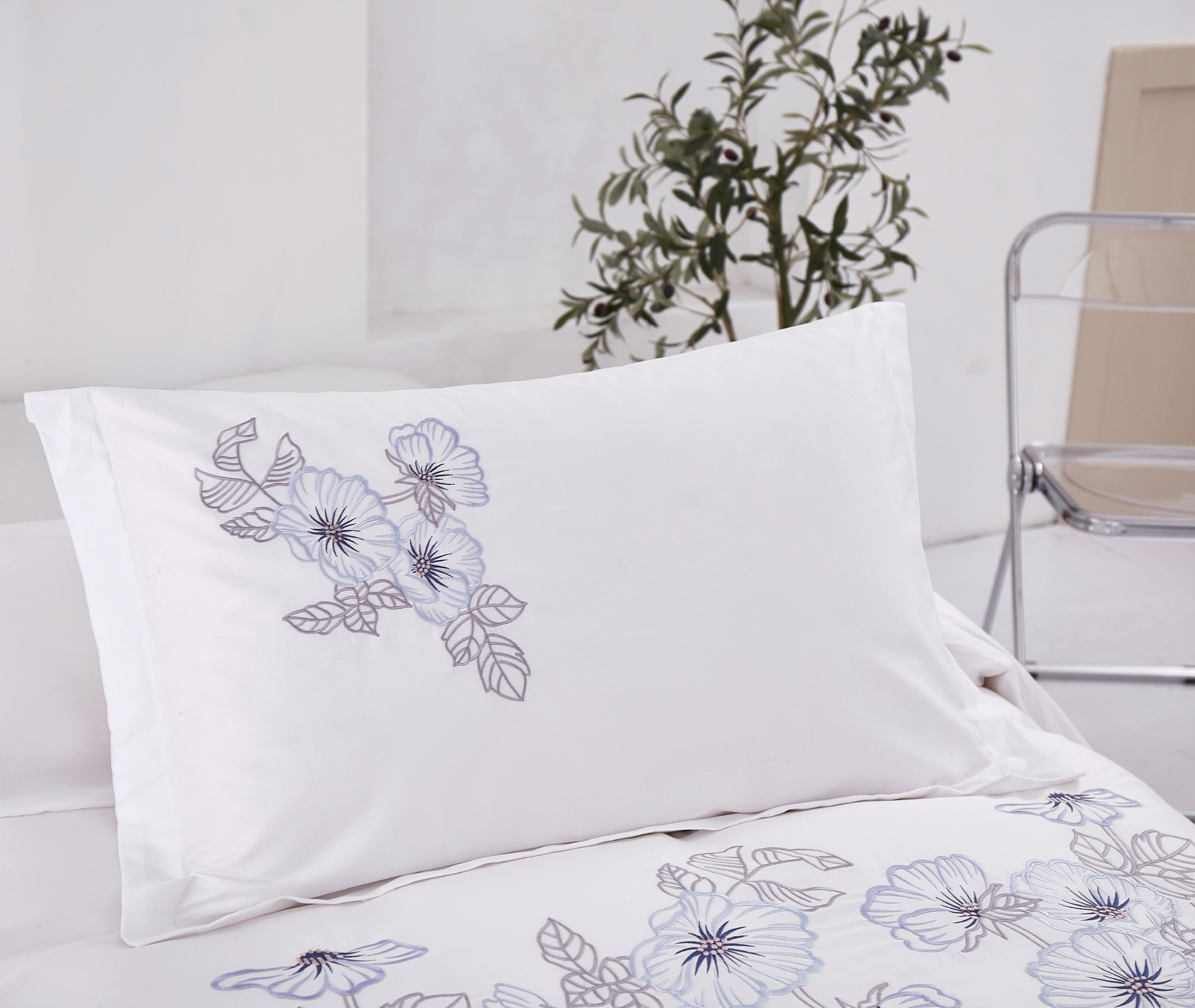 Bộ chăn ra Casa Bello Home - Set Bella Blue Sky Cotton lụa satin thêu họa tiết thêu 5 món