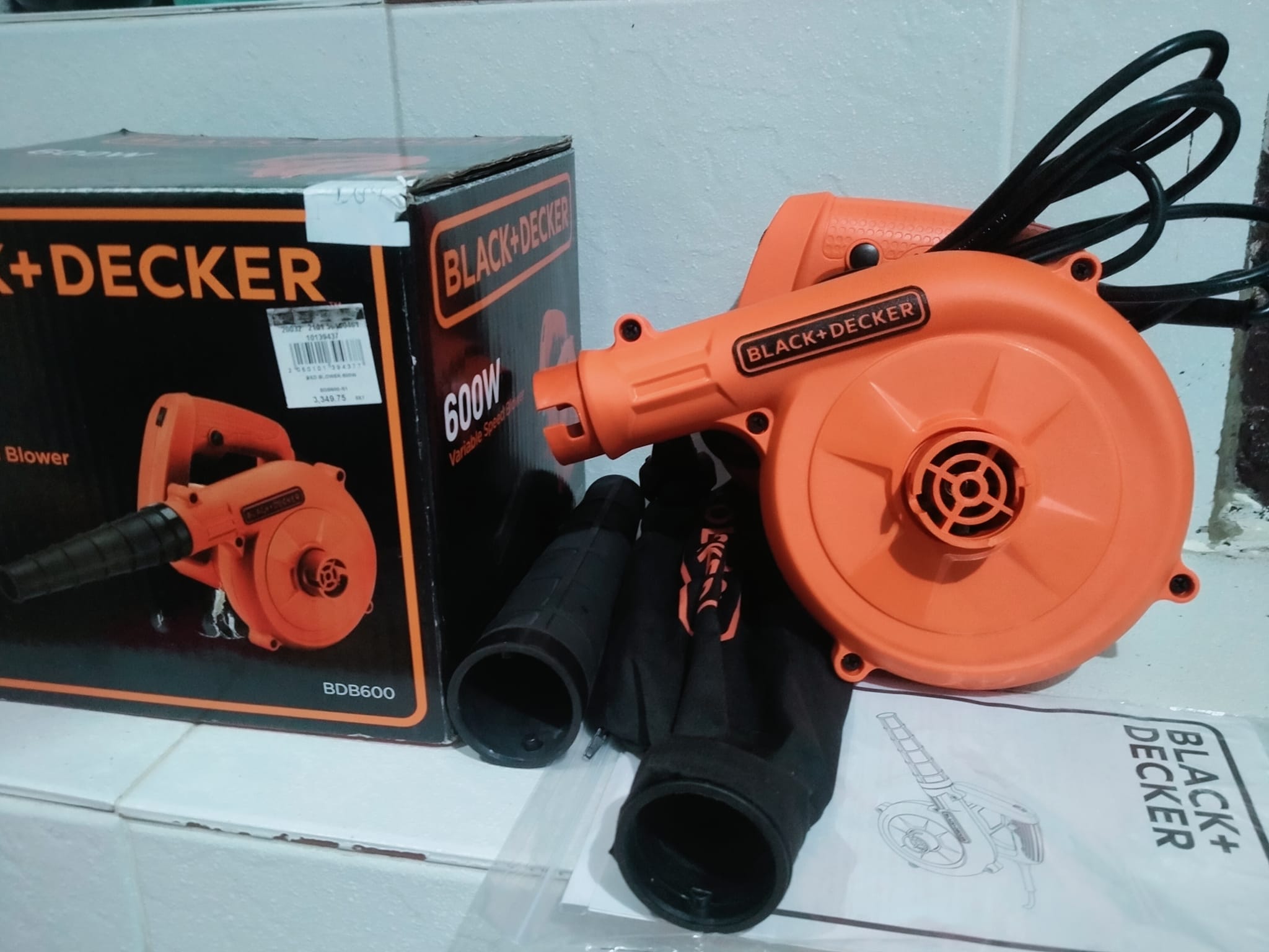 Máy thổi đa tốc độ 600w BLACK &amp; DECKER BDB600- Hàng chính hãng