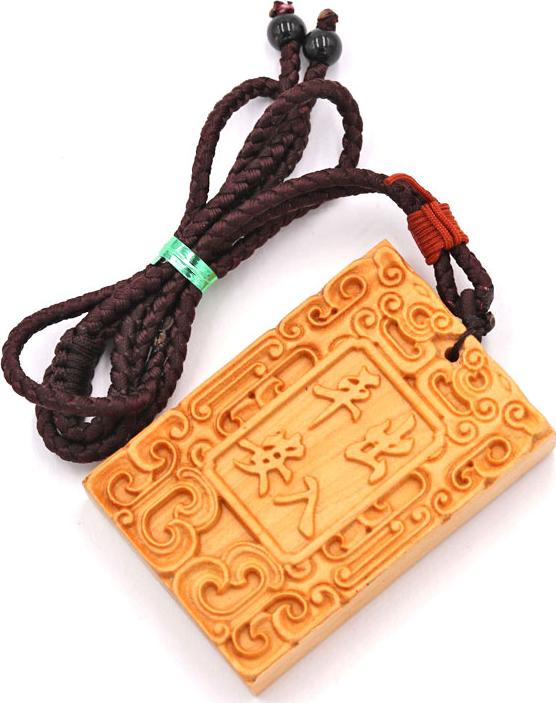 Vòng cổ mặt gỗ hoàng đàn khắc chữ Xuất Nhập Bình An MG102