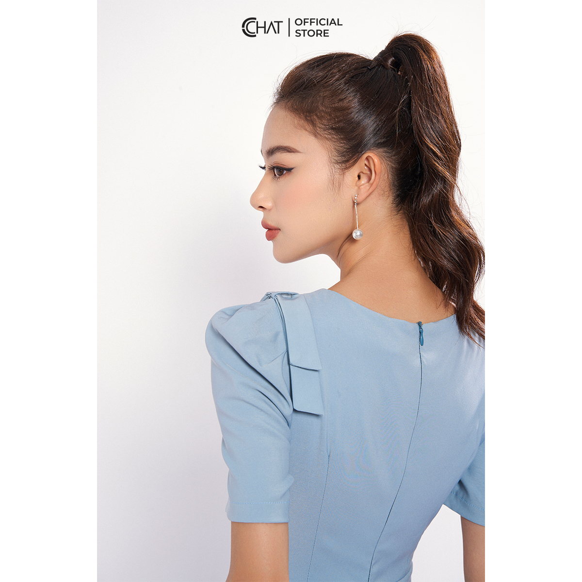 Đầm Nữ CCHAT Kiểu Cutout Ngực 2 Nơ Vai Dáng Xòe Chất Mango Cao Cấp 22VNE2010XT