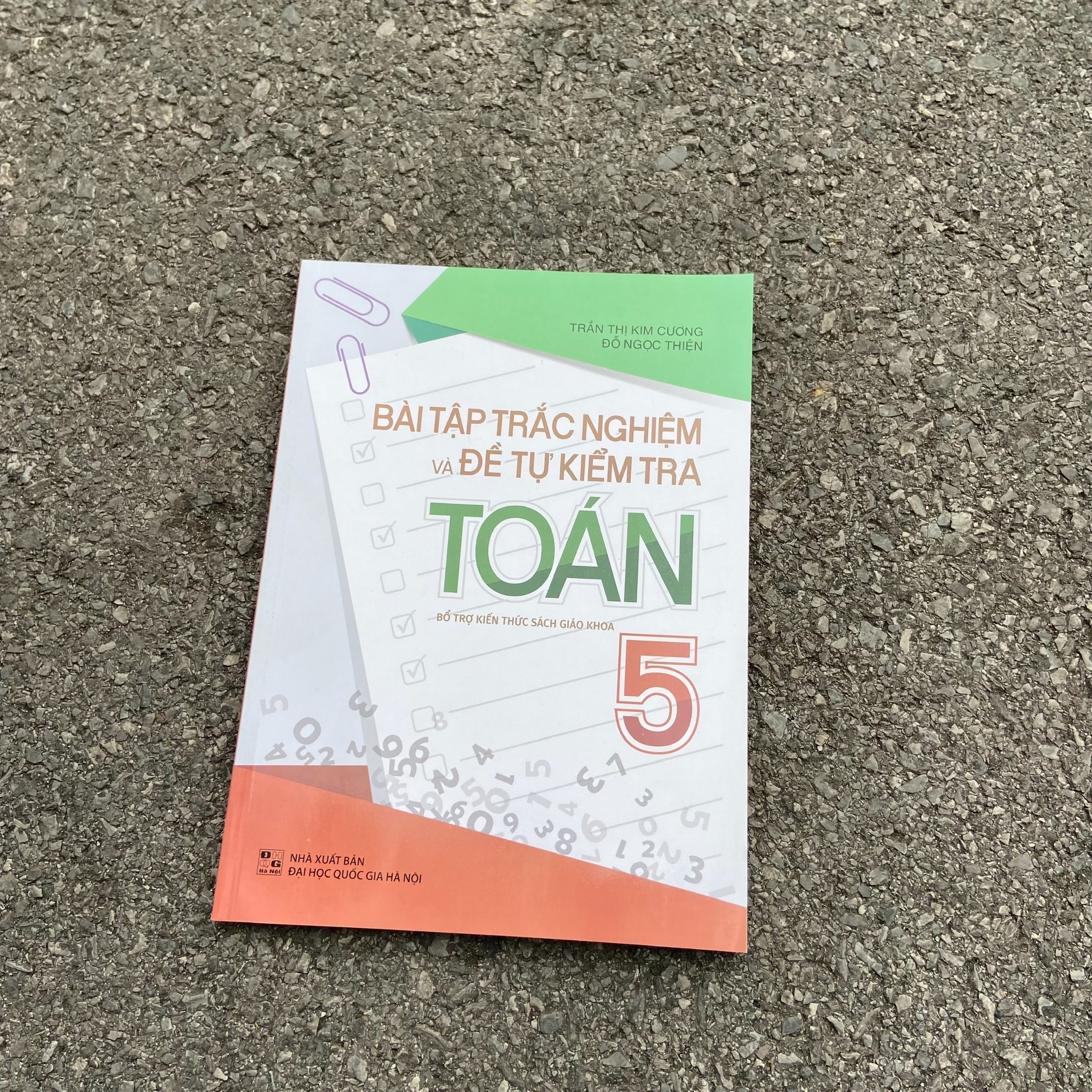 Sách: Combo 2 Cuốn Lớp 5: Đề Ôn Luyện Và Tự Kiểm Tra + Bài Tập Trắc Nghiệm Và Đề Tự Kiểm Tra Toán