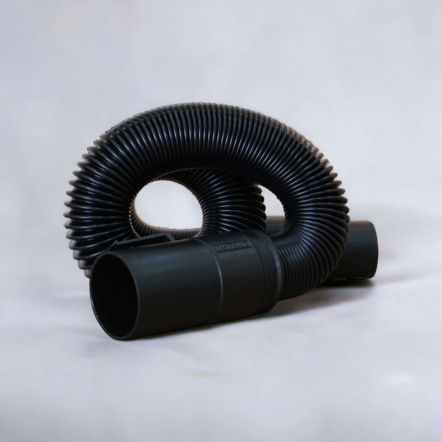 Ống mềm siêu co giãn 48mm x 2.1m DeWALT DXVA19-2600A phụ kiện máy hút bụi Stanley SL19117, SL417-8A SL19199P, SL19156, SL19403PE-8A và DeWALT DXV15T, DXV23P, DXV25S, DXV30S, DXV34P và DXV38S