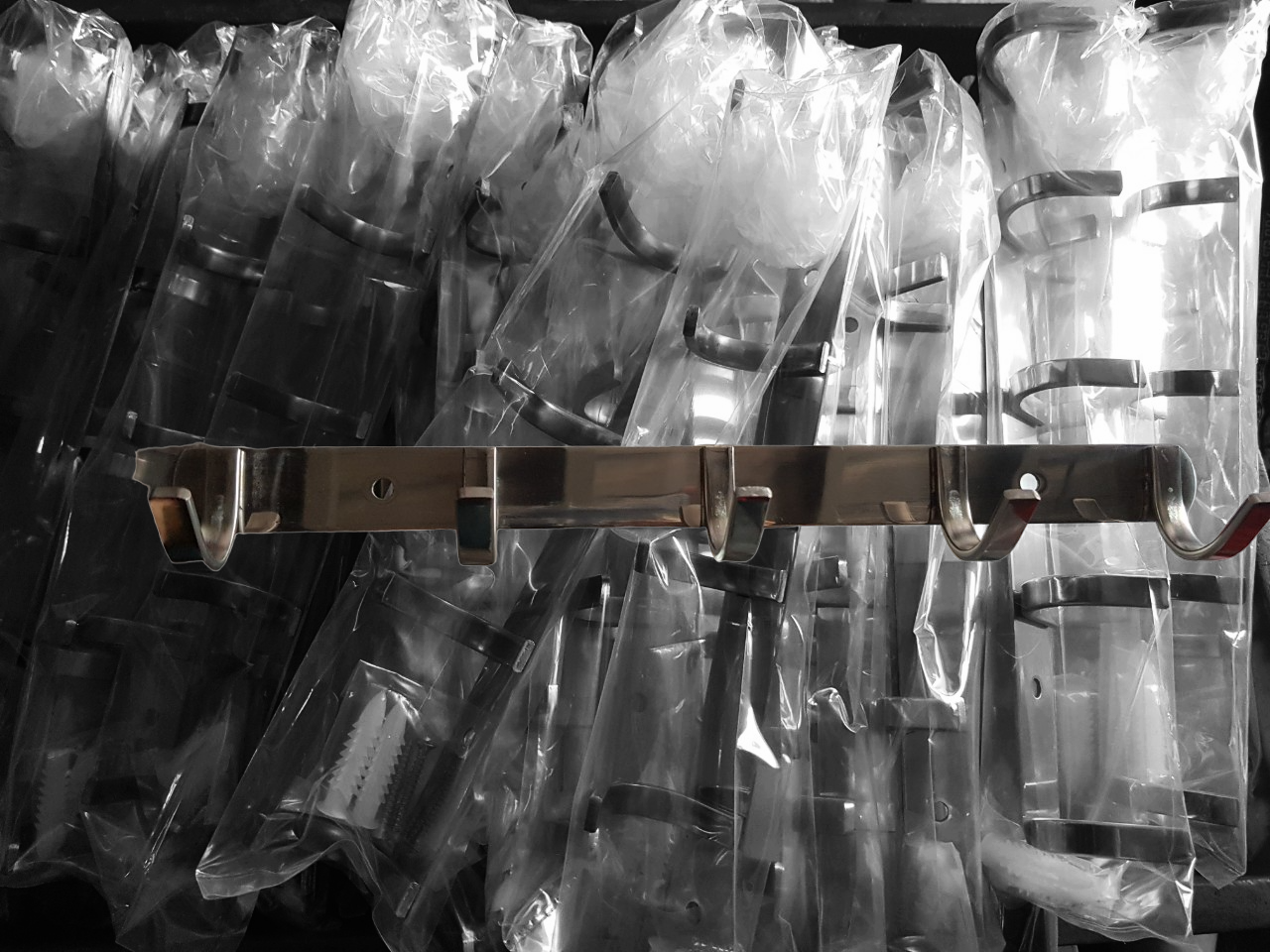 Móc treo quần áo dẹp 5 thanh móc dày 4ly inox chắc chắn kèm ốc vít