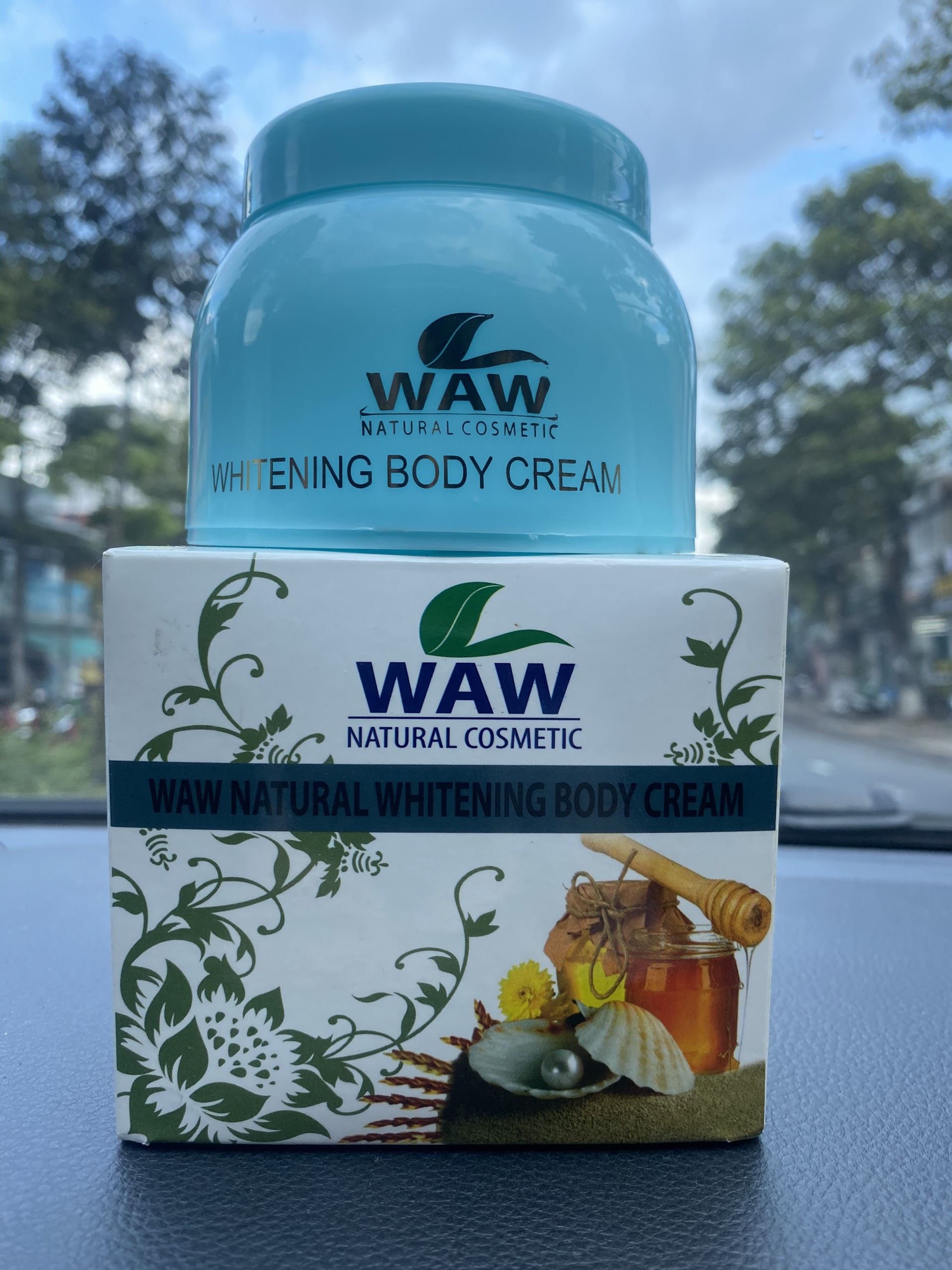 Kem dưỡng trắng da chống nắng dành cho body waw natural