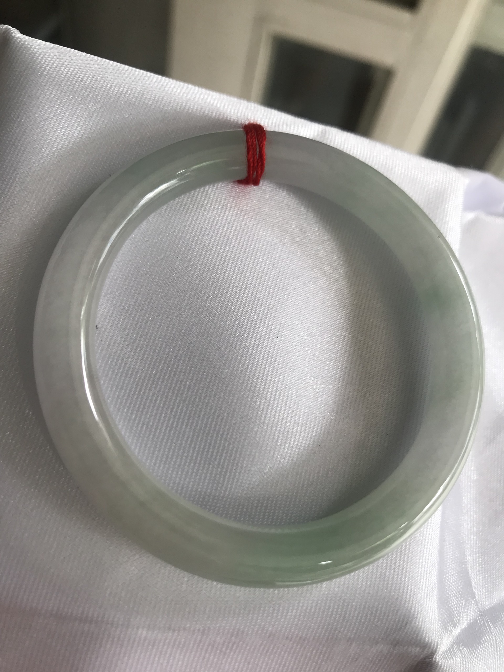 Vòng tay nữ đá Cẩm Thạch tự nhiên mới Tr Lý T Sao 48mm x chột 7mm màu trắng bóng xanh lý nhẹ đều hợp nữ tay nhỏ mệnh Kim Thủy 35kg - 48kg đeo đẹp xinh tay may mắn tốt cho công việc quà tặng nữ ý nghĩa ạ