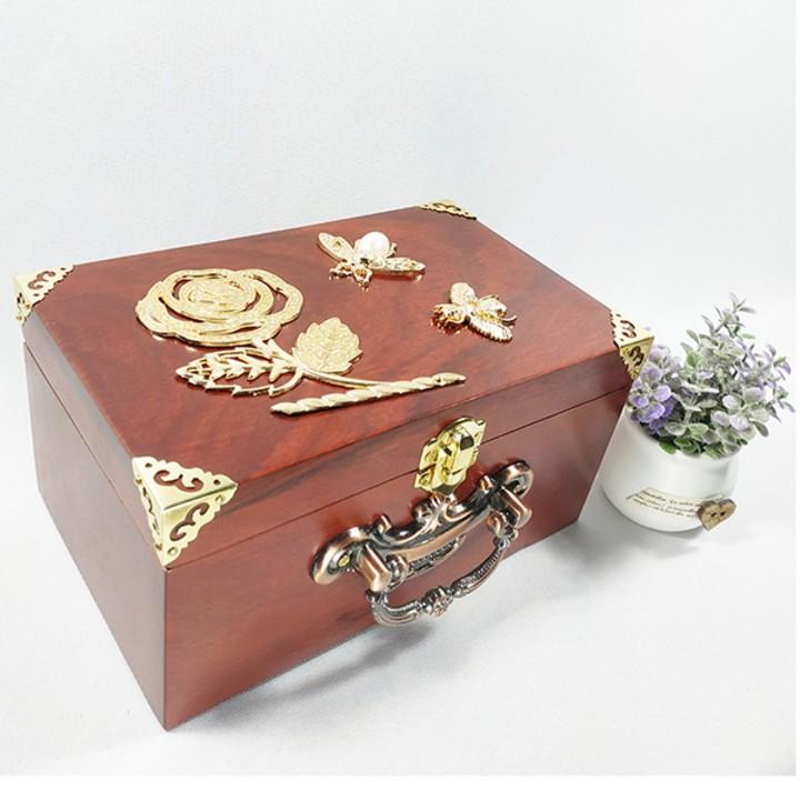 Hộp trang sức đính hoa hồng - làm từ gỗ hương cao cấp