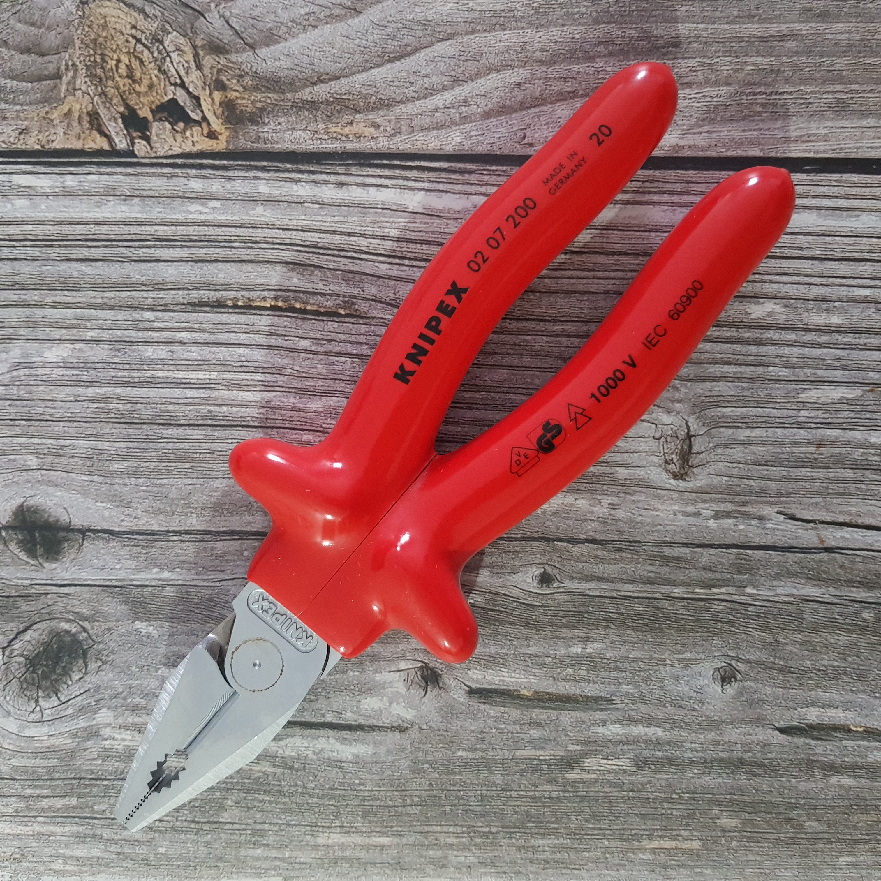 Kìm Đa Năng Cộng Lực Knipex 02 07 200 Chiều Dài 200mm Lưỡi Cắt Tôi Cứng 63 HRC Cách Điện 1000 Volt Tay Cầm Dày (Dipped Insulation) Theo Tiêu Chuẩn VDE Đức